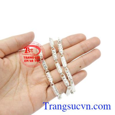 Sản phẩm là món quà ý nghĩa dành tặng cho người thân và bạn bè. Dây chuyền bạc nam thành đạt.