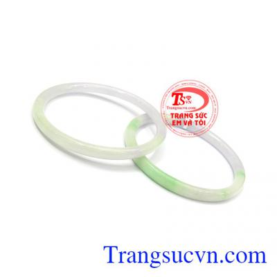 Vòng tay ngọc thiên nhiên mang một nguồn năng lượng tốt dồi dào đem lại nhiều may mắn, sức khỏe cho người đeo
