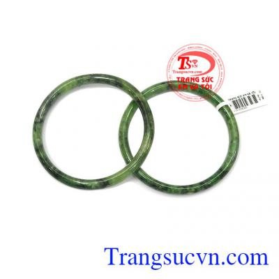 Từ thời xa xưa, con người đã cho rằng đeo ngọc trên người tốt cho vận khí, tốt cho sức khỏe, tốt cho tiền tài