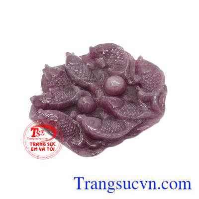 Mặt cá chép ruby may mắn mang lại may mắn về tài lộc và sức khỏe.