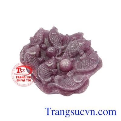 Mặt cá chép ruby may mắn có giấy kiểm định uy tín cấp.