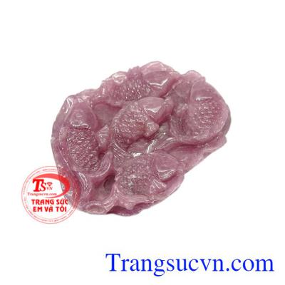 Theo dân gian, cá chép biểu tượng cho sự thăng tiến và công danh. Mặt đá cá chép ruby thiên nhiên