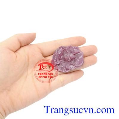 Mặt đá cá chép ruby thiên nhiên đẹp.