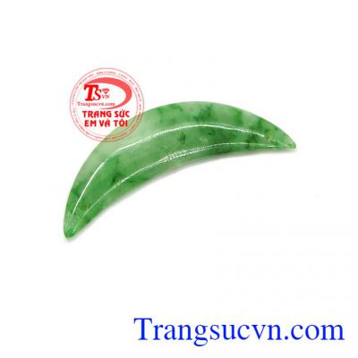 Mặt ngọc trăng khuyết có thể bọc vàng làm mặt dây chuyền vàng hoặc bạc