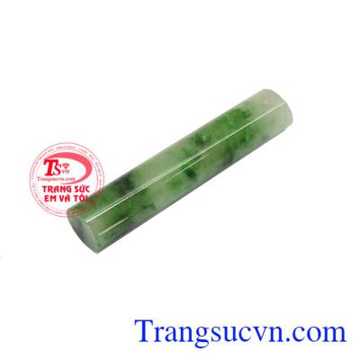 Ngọc cẩm thạch thiên nhiên trên người tốt cho vận khí, tốt cho sức khỏe, tốt cho tiền tài