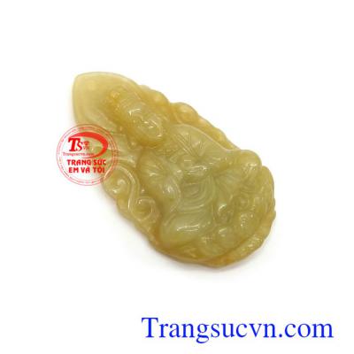 Mặt phật bà ngọc cẩm thạch vàng trong phong thủy là biểu tượng của điềm lành, lòng từ bi bác ái, hướng thiện, hướng Phật, hoá giải hung khí, đem lại bình an, giải trừ tai ách cho gia chủ