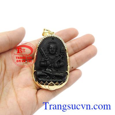 Mặt dây có thể kết hợp cùng dây chuyền vàng hoặc dây da, dây cao su bọc vàng. Mặt phật obsidian tuổi sửu-dầnMặt phật obsidian tuổi sửu-dần