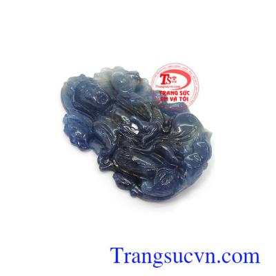 Mặt phật Quan Âm sapphire an lành được mọi người sử dụng làm mặt dây chuyền đeo sang trọng, may mắn và bình an