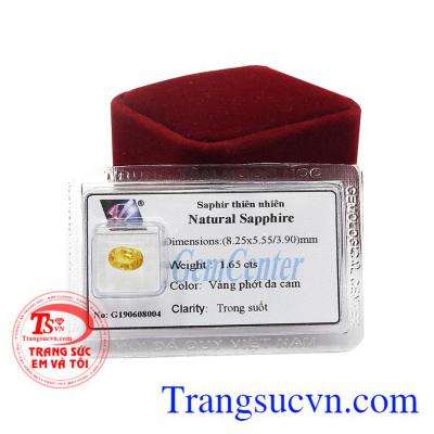 Mặt saphire vàng thiên nhiên thích hợp cho người mệnh kim và mệnh thổ. 