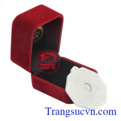 jadeit có tác dụng tích cực đối với hoạt động của tim, làm cân bằng huyết áp động mạch