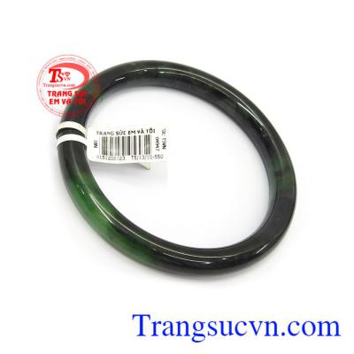 Vòng ngọc đẹp được đánh giá về màu sắc, độ cứng, độ tinh khiết cho vẻ đẹp