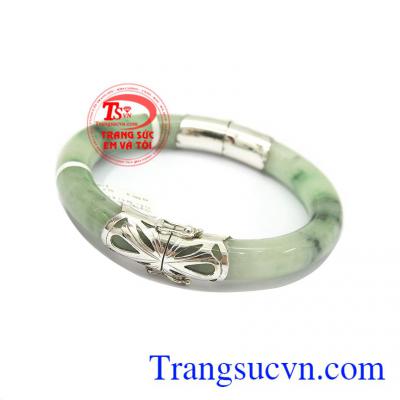 Vòng ngọc cẩm thạch mang đến nét sang trọng, quý phái cho người sử dụng
