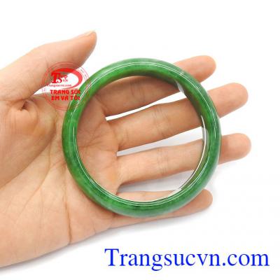 Vòng Ngọc Xanh Đốm bền đẹp, chất lượng, đeo sang trọng, tinh xảo và phong thủy, là món quà tặng ý nghĩa cho người yêu thương