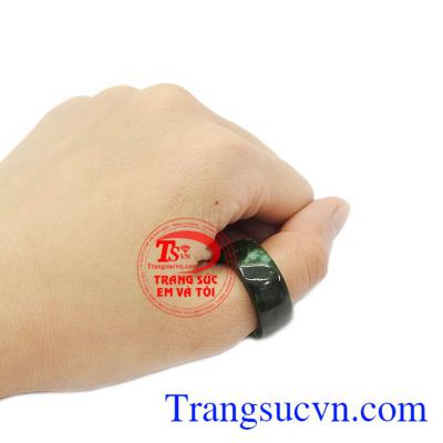 Quà tặng ý nghĩa cho bạn bè và người thân. Nhẫn nam ngọc cẩm thạch vân xanh