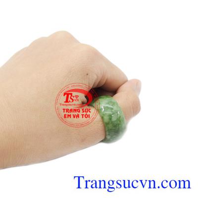 Sản phẩm được giao bán trên toàn quốc,có giấy kiểm định đá quý,đảm bảo chất lượng. Nhẫn ngọc cẩm thạch như ý 