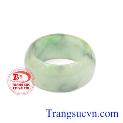 Nhẫn ngọc cẩm thạch phong lưu với 100% đá ngọc cẩm thạch thiên nhiên sẽ đem đến cho quý khách hàng một sự thỏa mãn đến tuyệt vời.