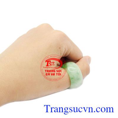 Sản phẩm được giao bán trên toàn quốc,có giấy kiểm định đá quý,đảm bảo chất lượng cao. 