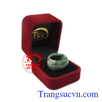 Ngọc cẩm thạch thiên nhiên hợp phong thủy, mang đến cho người dùng sự may mắn và bình an.