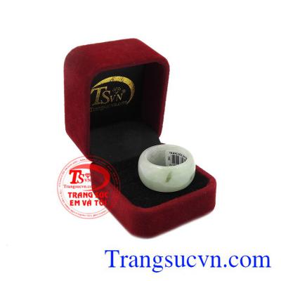 Sản phẩm đảm bảo chất lượng,giao bán trên toàn quốc,có giấy kiểm định đá quí. Nhẫn ngọc cẩm thạch tiên sa