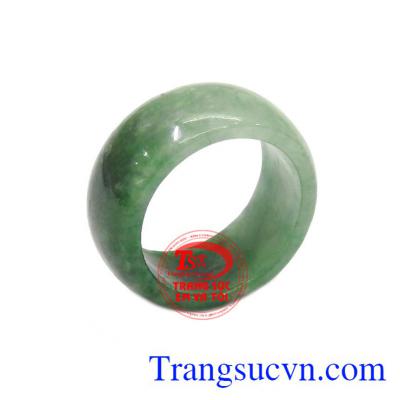 Nhẫn ngọc cẩm thạch vô giá