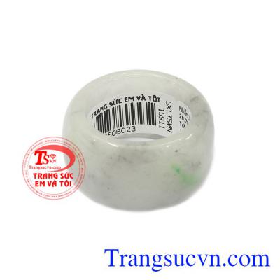 Nhẫn ngọc cẩm thạch vui vẻ với 100 % đá ngọc cẩm thạch thiên nhiên đem đến cho quý khách hàng cảm giác vui vẻ mỗi ngày.