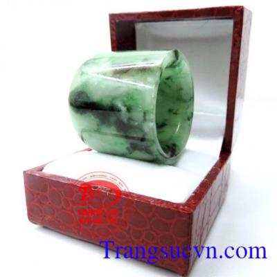 Nhẫn ngọc jadeite ngón cái đẹp