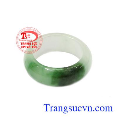 Sản phẩm mang lại sự bình an, may mắn cho người dùng. Nhẫn ngọc trắng lục