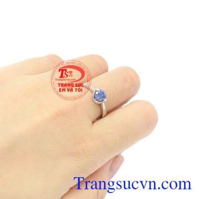 Nhẫn nữ Sapphire vàng trắng đẹp, chất lượng.