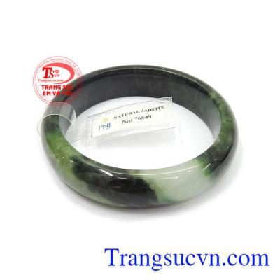Phỉ thúy vòng tay ngọc thiên nhiên màu sắc đẹp, vân ngọc độc đáo, chất lượng ngọc cao cấp phù hợp thị hiếu phái đẹp
