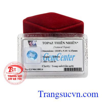 Topaz thiên nhiên bình an được chạm khắc hình oval vô cùng sang trọng và tinh tế. 