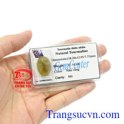 Đá tourmalin thiên nhiên hợp mệnh kim và mệnh thổ sẽ mang lại sức khỏe và tinh thần sảng khoái cho người dùng. Tourmalin thiên nhiên bình an