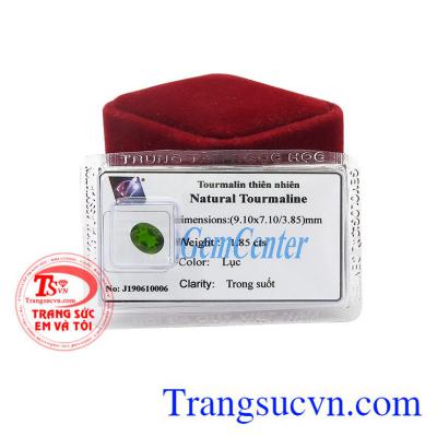 Tourmalin thiên nhiên cao cấp có màu lục rất sang trọng và tinh tế. Sản phẩm không chỉ có tác dụng trong phong thủy mà còn mang lại nguồn năng lượng cho người dùng.