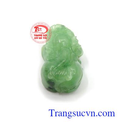 Tỳ hưu ngọc cẩm thạch kiểu đẹp màu sắc tươi sáng, chế tác độc đáo, phù hợp bọc vàng hoặc bạc làm trang sức sang trọng và đẳng cấp