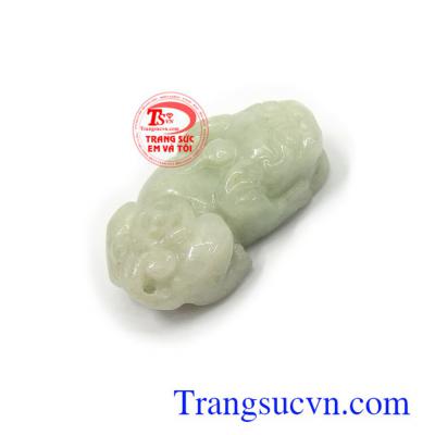 Tỳ hưu ngọc cẩm thạch là linh vật có tác dụng giải trừ tà khí, chiêu tài lộc, hút của cải, mang lại bình an và may mắn cho người đeo