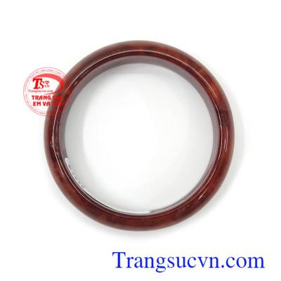 Vòng Cầm thạch đỏ bản hẹ chất lượng là dòng sản phẩm rất được phái đẹp ưa chuộng ưa chuộng.