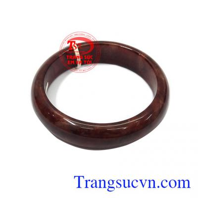 Vòng cẩm thạch đỏ đậm là sản phẩm được chế tác từ ngọc cẩm thạch thiên nhiên chất lượng