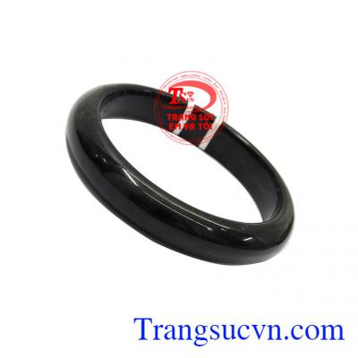 Vòng tay ngọc thiên nhiên mang một nguồn năng lượng tốt dồi dào đem lại nhiều may mắn, sức khỏe cho người đeo