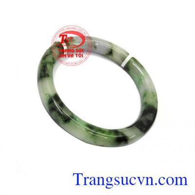 Vòng cẩm thạch vân là sản phẩm được chế tác từ ngọc cẩm thạch thiên nhiên chất lượng, có giấy kiểm định đá quý uy tín, giao hàng nhanh trên toàn quốc