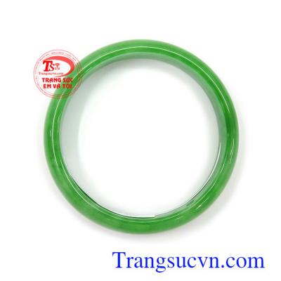 Vòng cẩm thạch xanh ngọc đẹp chất lượng cao cấp, màu sắc tươi sáng, phù hợp phong cách phái đẹp