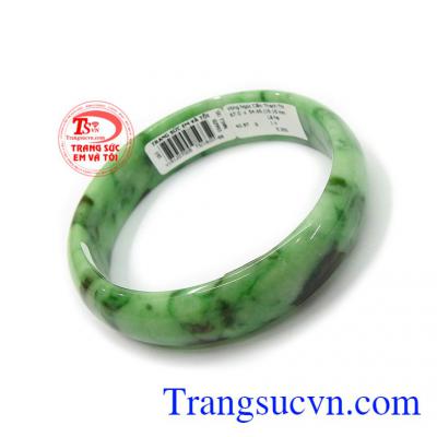 Vòng Đá Cẩm Thạch thiên nhiên chứa nguồn năng lượng dương dồi dào, từ xa xưa ngọc cẩm thạch đã rất được ưa chuộng, bởi người ta tin rằng chúng có thể mang đến tiền tài, vận khí, sức khỏe, may mắn cho gia chủ, xua đuổi tà ma giúp chủ nhân tránh khỏi những 