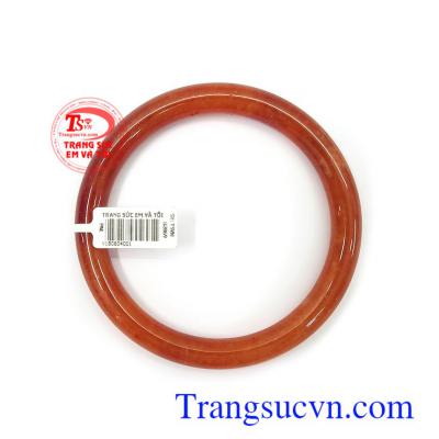 Vòng đỏ Ngọc cẩm thạch phù hợp nhiều lứa tuổi và phong cách thời trang khác nhau