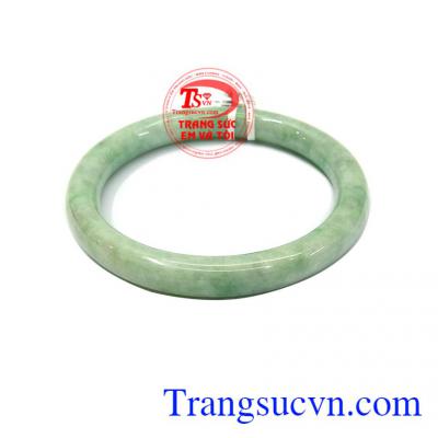 Vòng ngọc cẩm thạch thiên nhiên là sản phẩm vòng ngọc cẩm thạch thiên nhiên