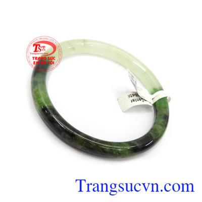 Vòng ngọc cẩm thạch thiên nhiên phù hợp với nhiều lứa tuổi, đeo hợp thời trang và quý phái