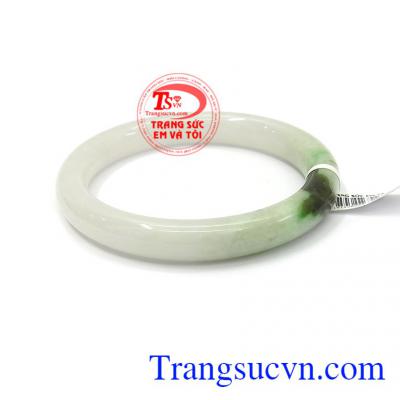 Vòng Ngọc Cẩm Thạch TN mang lại vẻ sang trọng cho người đeo