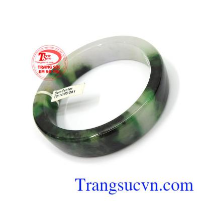 Vòng ngọc cẩm thạch vuông giúp con người thu về tiền tài cũng như sức khỏe, mang đến cuộc sống bình yên, hài hòa và vui vẻ cho người đeo