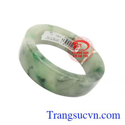 Vòng ngọc đẹp được đánh giá về màu sắc, độ cứng, độ tinh khiết cho vẻ đẹp