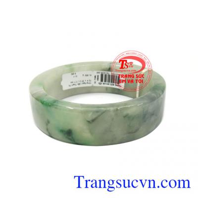 Vòng ngọc cẩm thạch vuông to là sản phẩm vòng ngọc cẩm thạch thiên nhiên