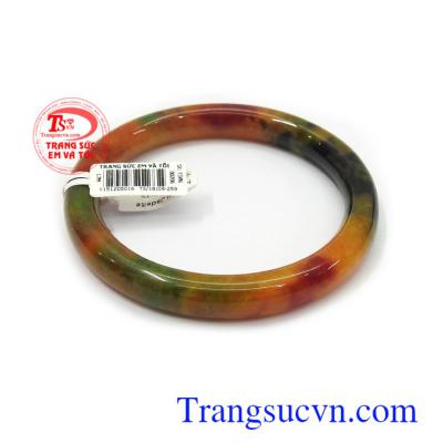 Vòng ngọc có kiểm định màu sắc tươi sáng, chất lượng ngọc đảm bảo