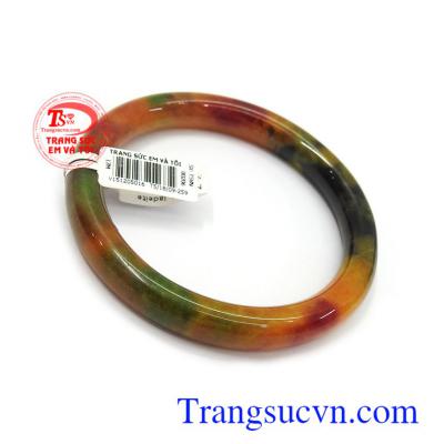 Vòng ngọc có kiểm định phù hợp nhiều lứa tuổi khác nhau, rất được phái đẹp ưa chuộng