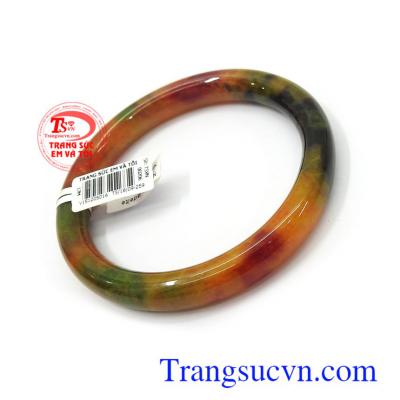 Vòng ngọc có kiểm định chứa nguồn năng lượng dồi dào, có tác dụng đem lại may mắn, bình an và thịnh vượng cho người đeo